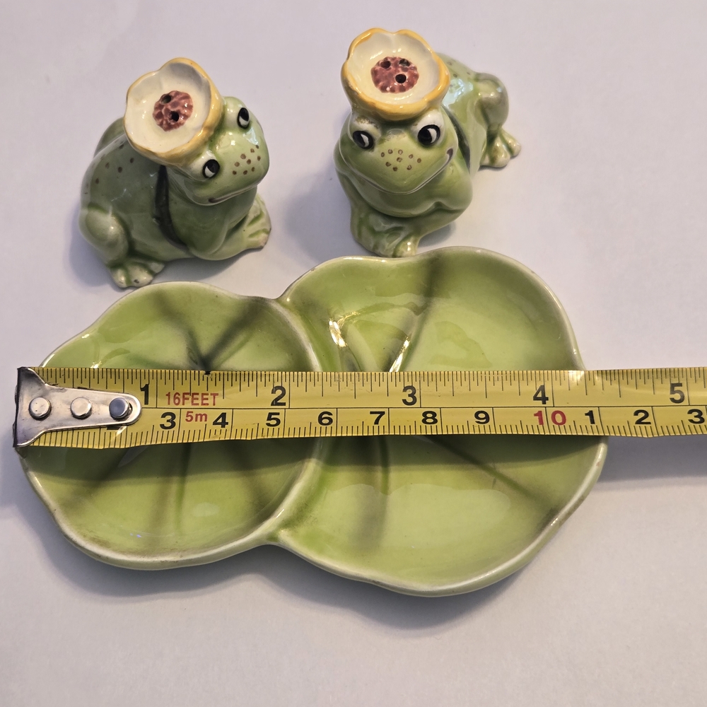 Vintage Frog Salt and Pepper Shakers. - Picture 5 of 12